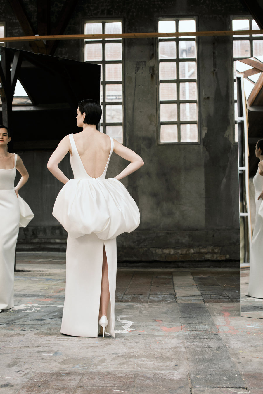 VRM535 - SATIJNEN JURK MET UITLOPENDE ROK