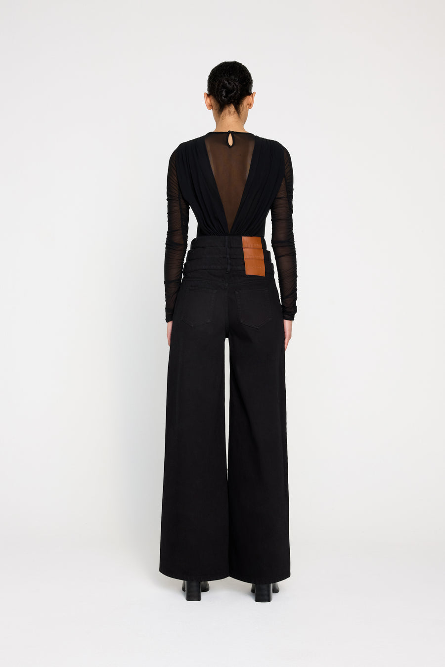 PLEATED MESH BODY
