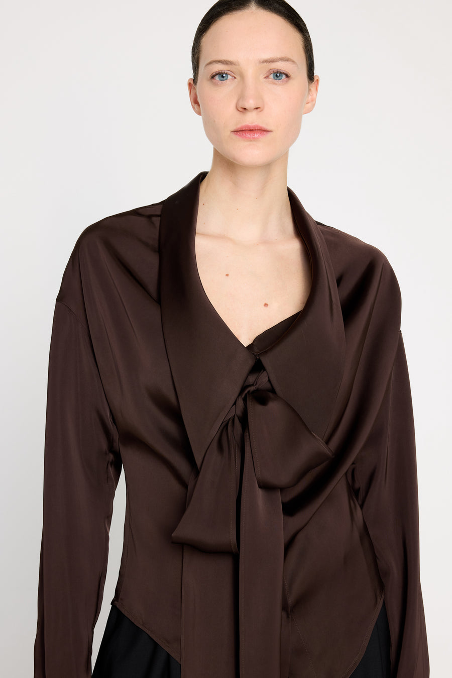 DRAGGED NECK PUSSY BOW SHIRT