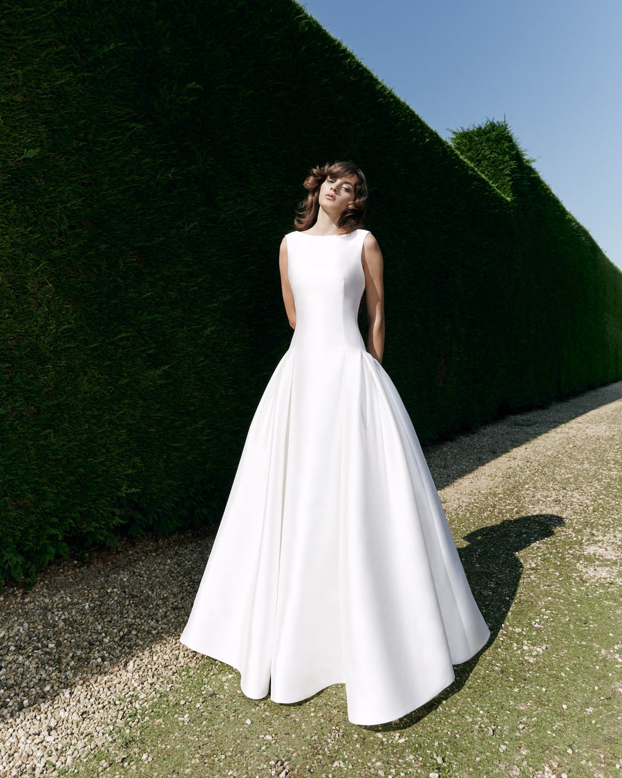 Viktor & Rolf Mariage Bridalwear Collection, Autumn Winter 25, minimalist sleeveless gown with elegant flair and modern design.