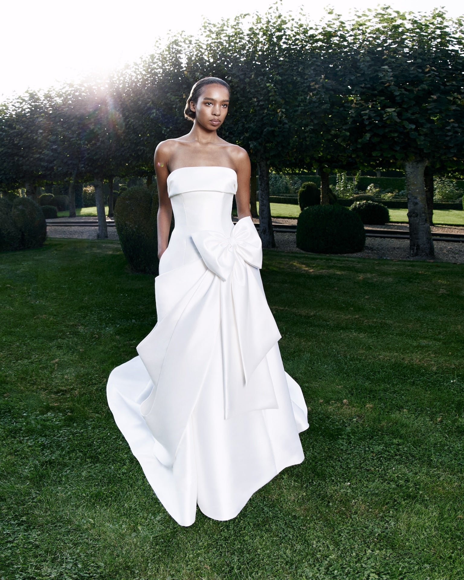 VRM452 – FLOWERBOMB RIBBON A-LINE GOWN – Viktor&Rolf