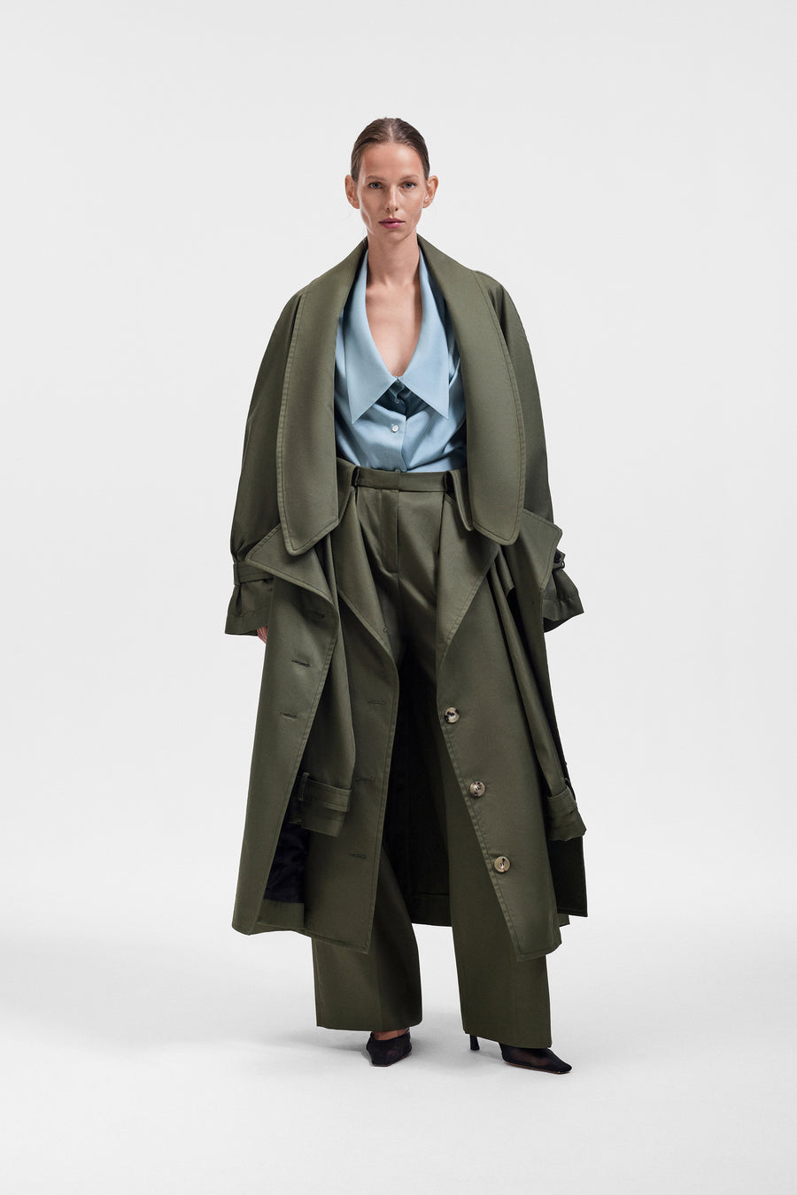 TRENCHCOAT MET LAGE HALSLIJN