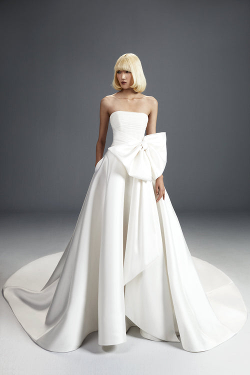 Viktor & Rolf Mariage Bridalwear Collection, strapless dreamy bow A-line gown, exquisite couture design and elegance.