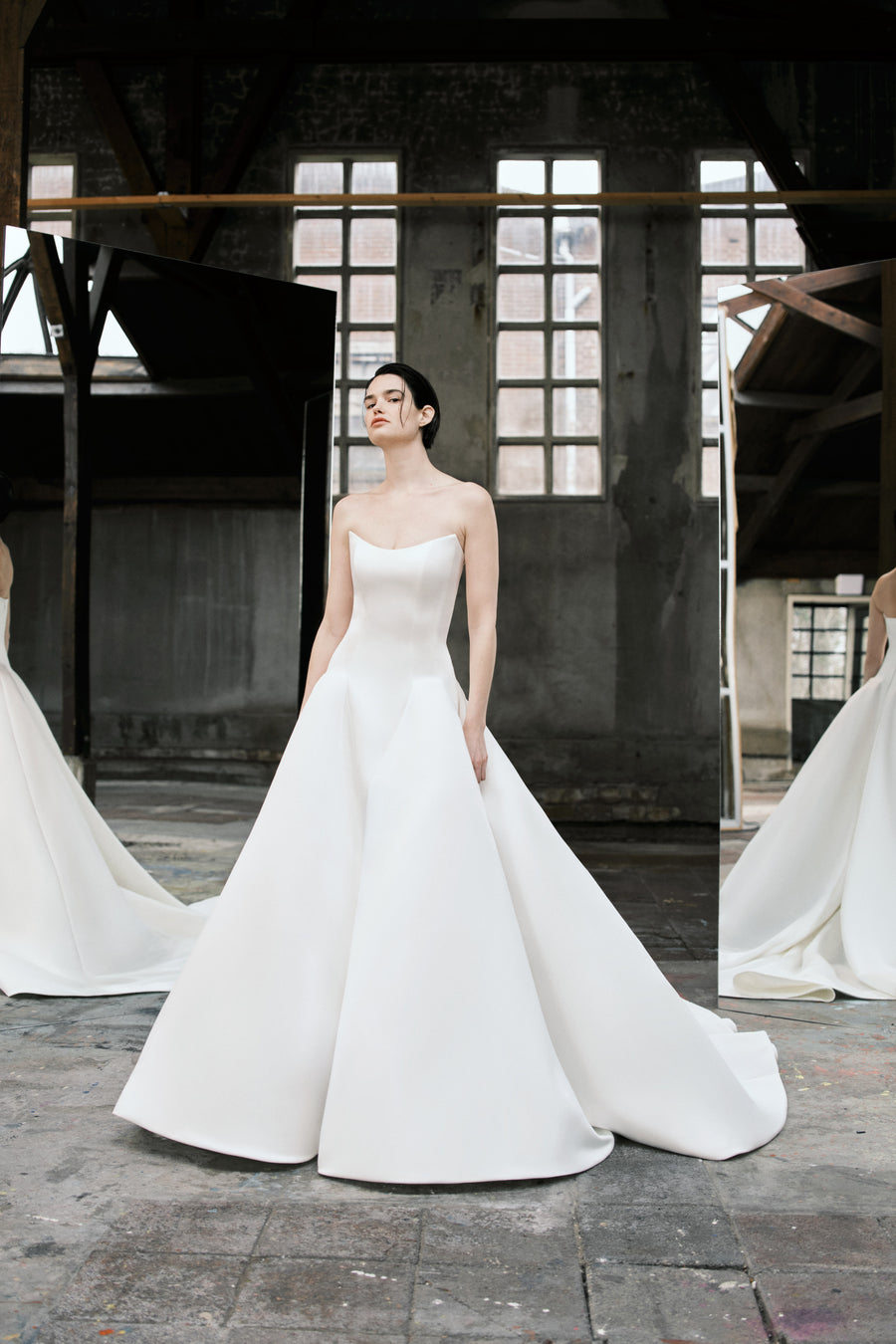 VRM537 - SCULPTURAAL CAT-EYE-JURK MET A-LIJN