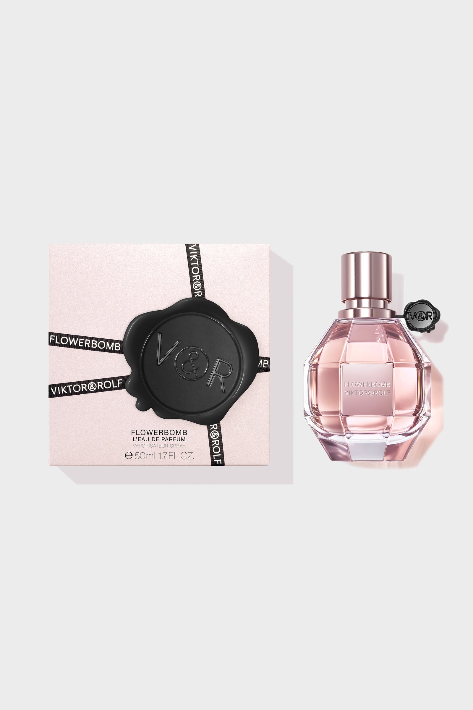 The explosion of thousands of flowers gives rise to an ultra-feminine, delicious fragrance