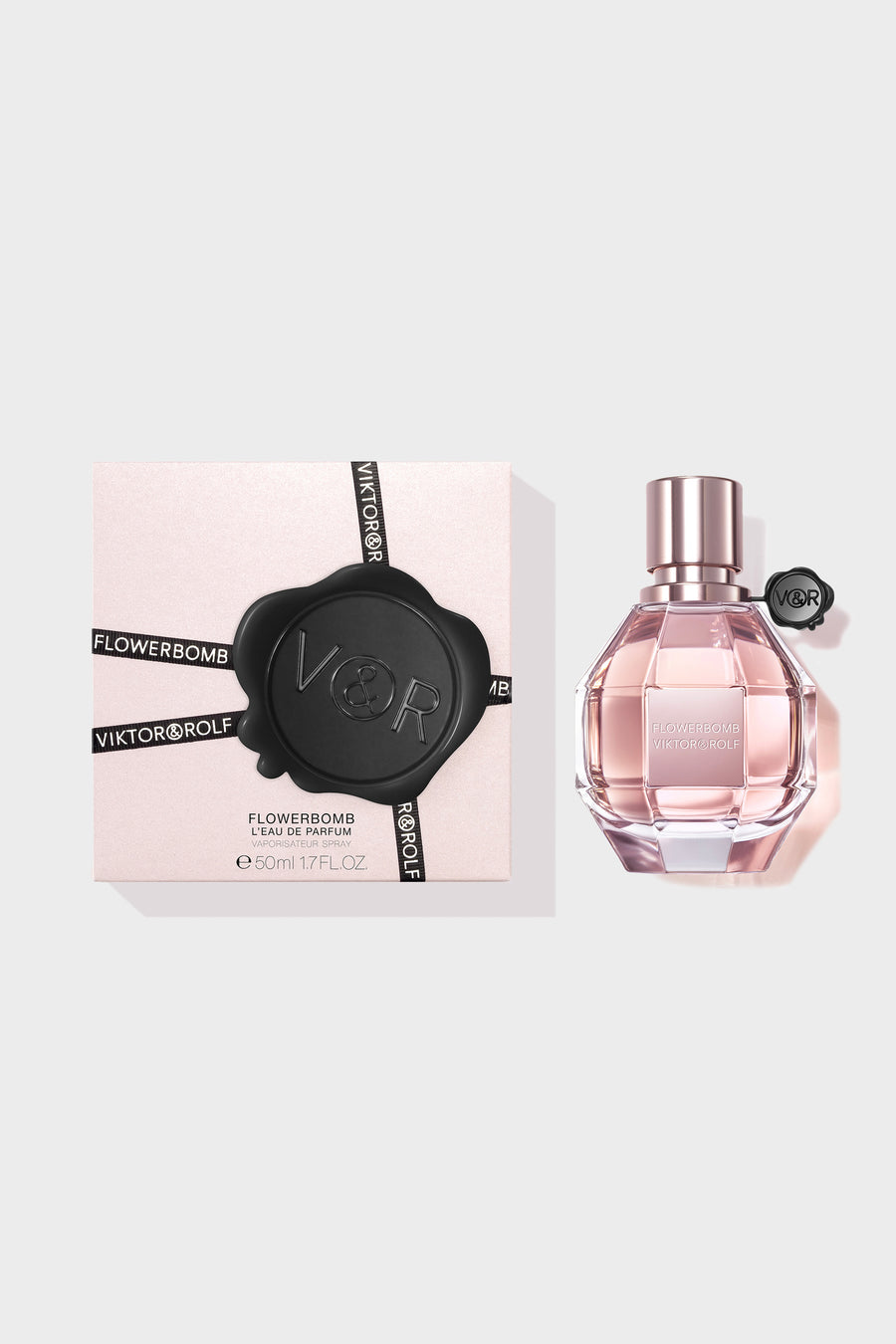 The explosion of thousands of flowers gives rise to an ultra-feminine, delicious fragrance