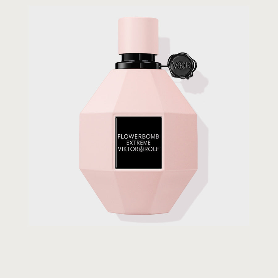 The iconic floral burst of flowerbomb is heightened to the extreme.
