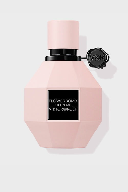 The iconic floral burst of flowerbomb is heightened to the extreme.