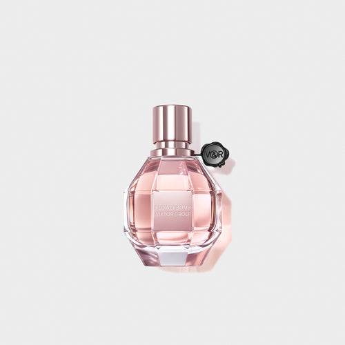The explosion of thousands of flowers gives rise to an ultra-feminine, delicious fragrance