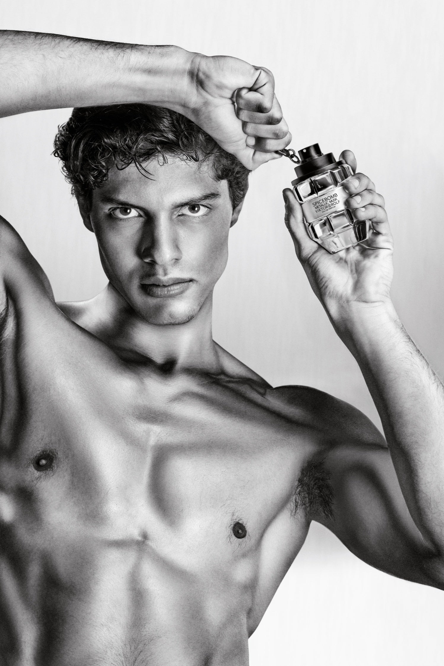 Viktor&Rolf Spicebomb Metallic Musk perfume campaign image